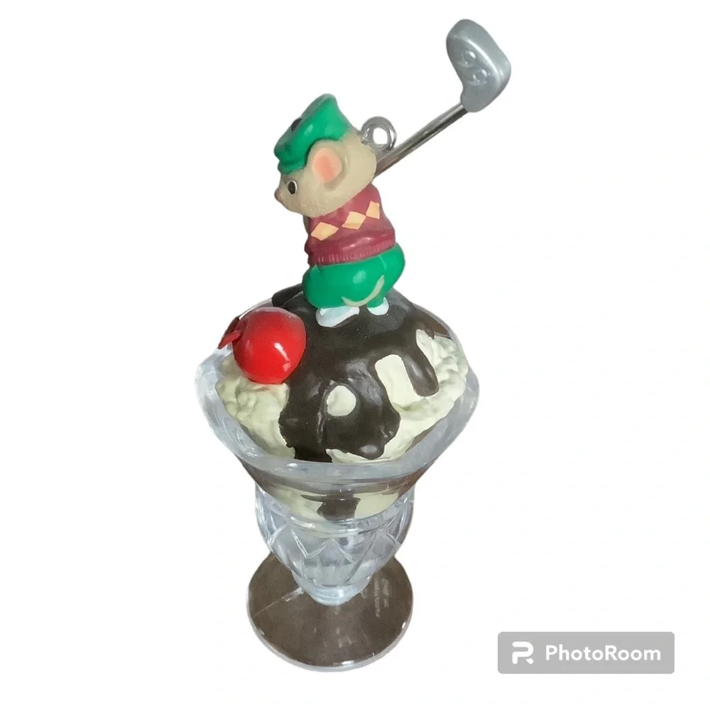Hallmark sundae golfer